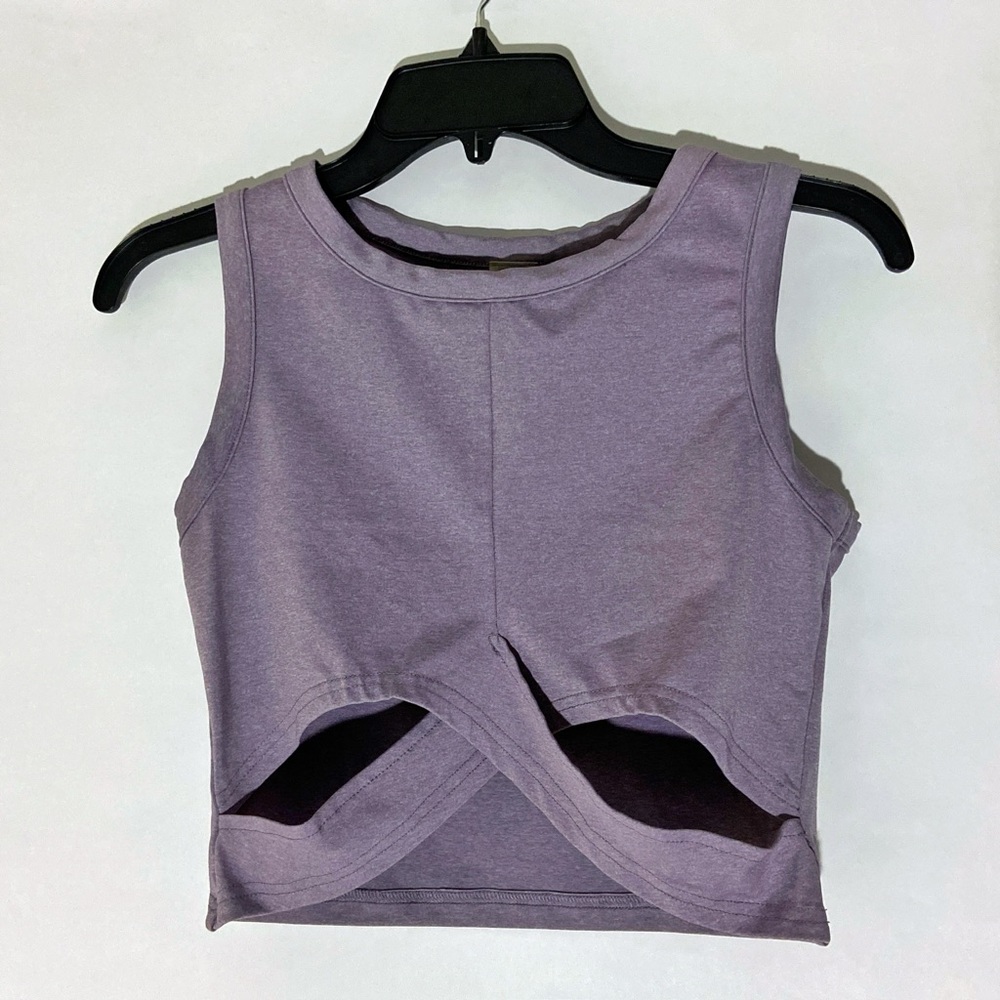 Kittenish Ana cropped workout top
Style number MT6363